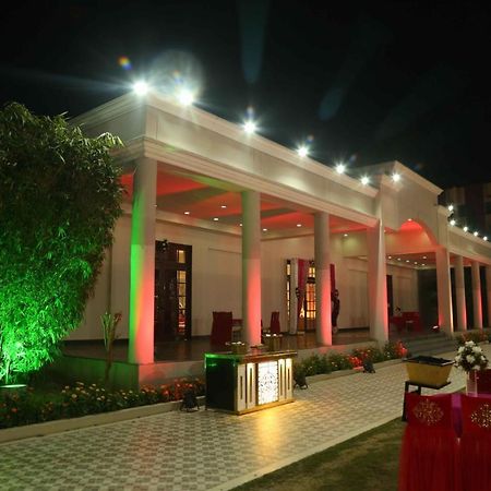Hotel Executive Club à Bareilly Extérieur photo