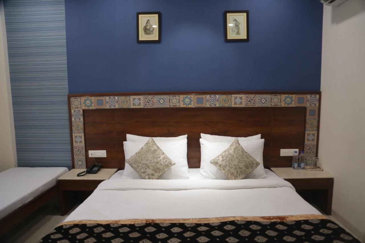 Hotel Executive Club à Bareilly Extérieur photo