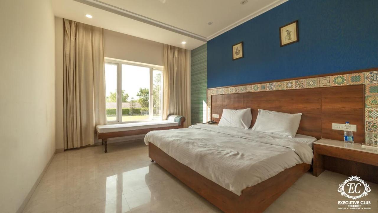 Hotel Executive Club à Bareilly Extérieur photo