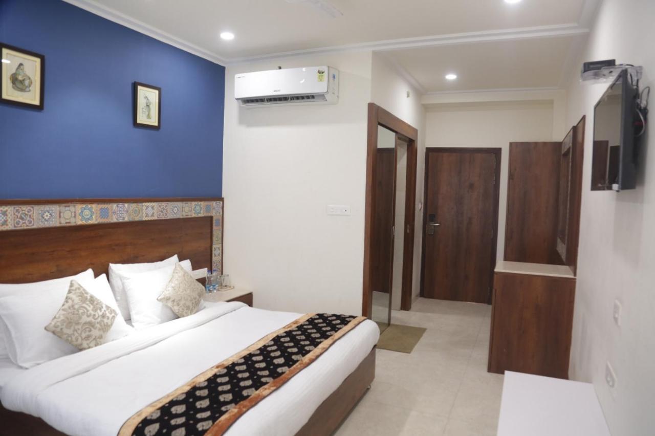Hotel Executive Club à Bareilly Extérieur photo