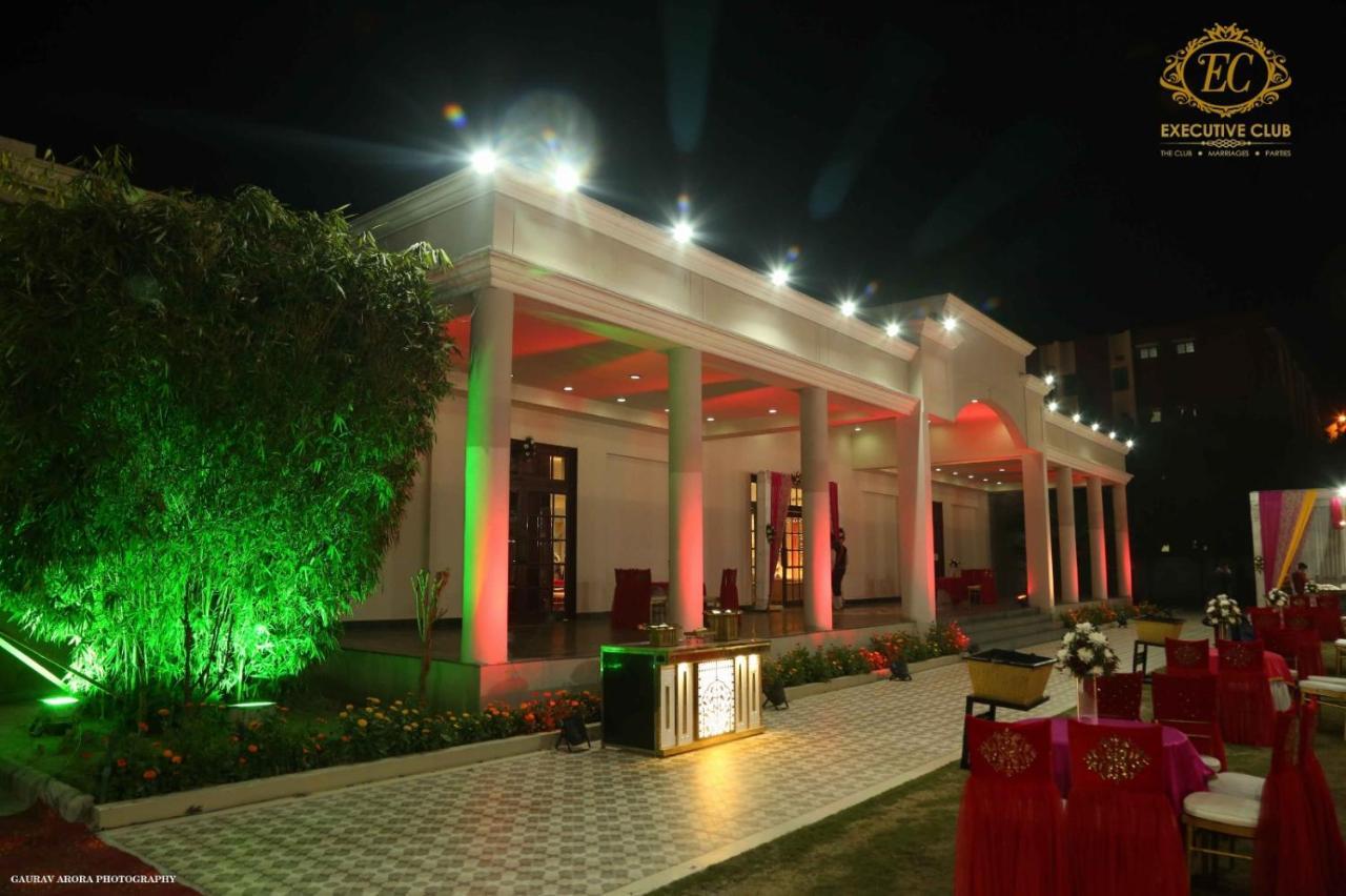 Hotel Executive Club à Bareilly Extérieur photo